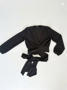 Women’s Low Plunge Sexy Black Wrap Crop with Tie Around Waist Size XS